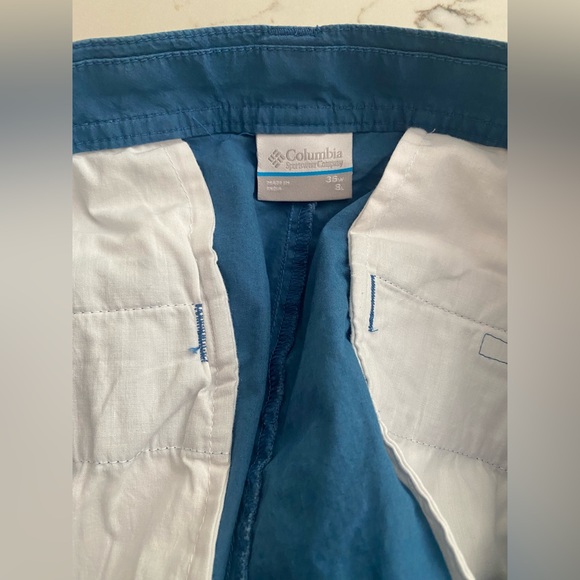 Men's Columbia Shorts. Flat front. Steel blue. 36" waist. Front & Back pockets. - Picture 4 of 4